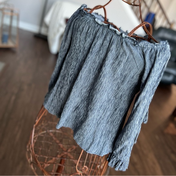 American Eagle Outfitters Women’s Off Shoulder Navy Striped Beautiful Top Small - Picture 10 of 14